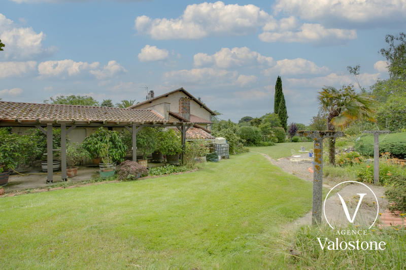 Maison traditionnelle - 188 m² - 7 pièces