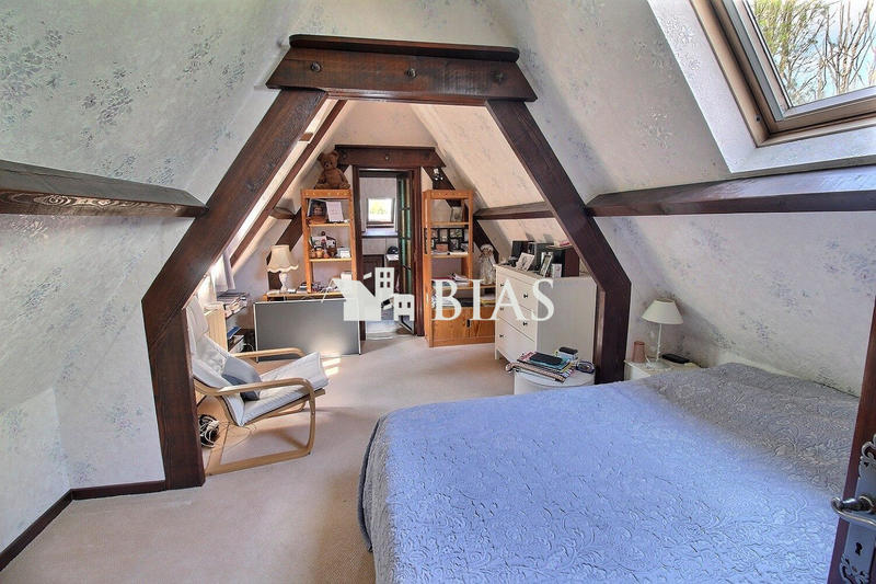 Maison - 210 m² - 11 pièces