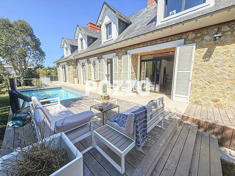 Maison - 323 m² - 7 pièces