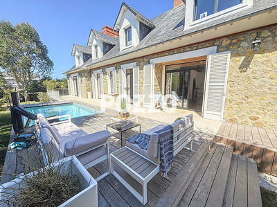 Maison - 323 m² - 7 pièces