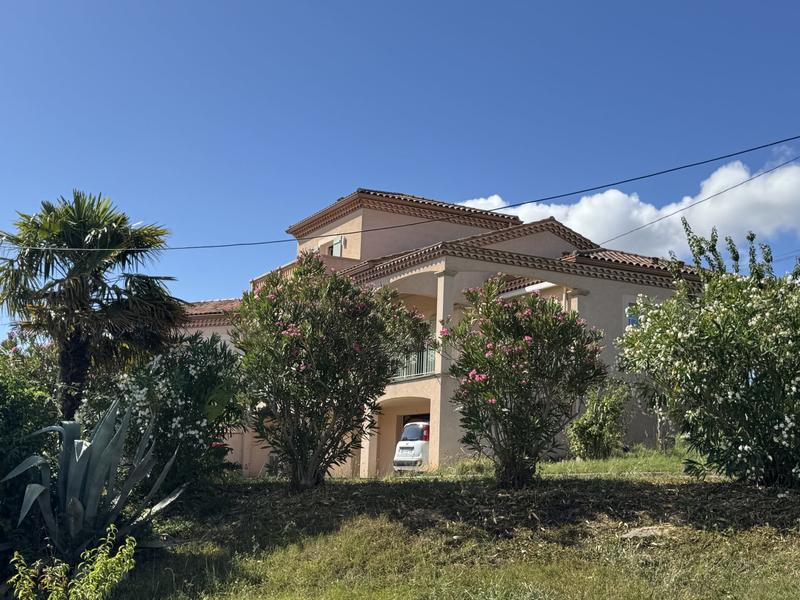 Villa - 141 m² - 6 pièces