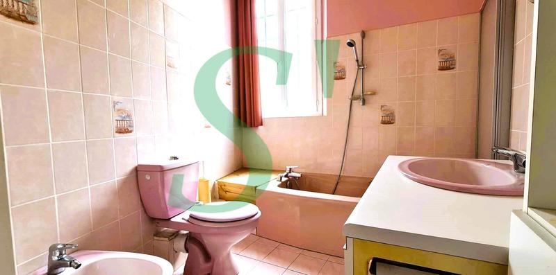 Maison - 216 m² - 10 pièces