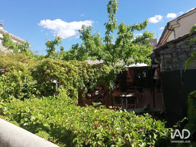 Local commercial - 242 m²