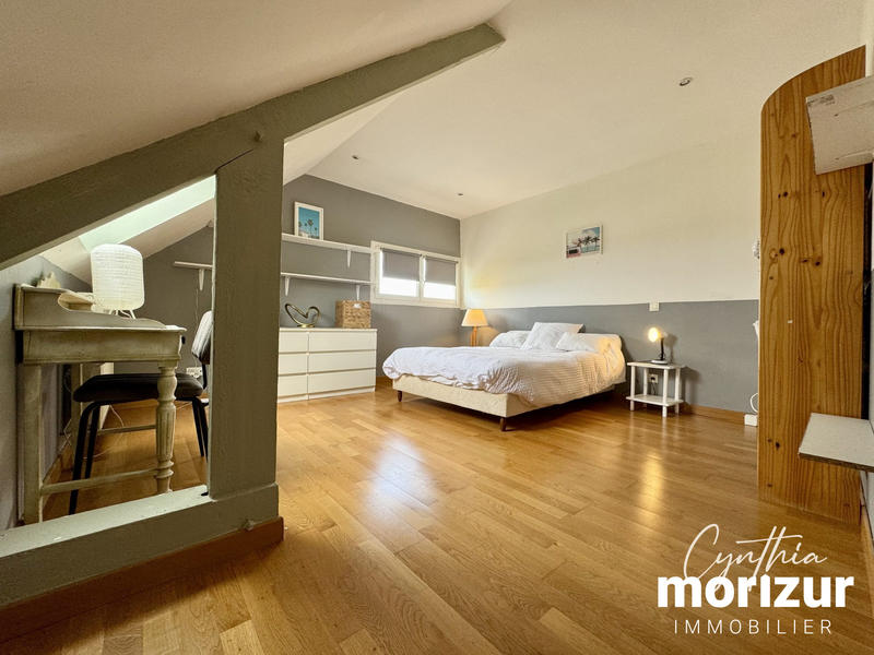 Maison - 182 m² - 9 pièces