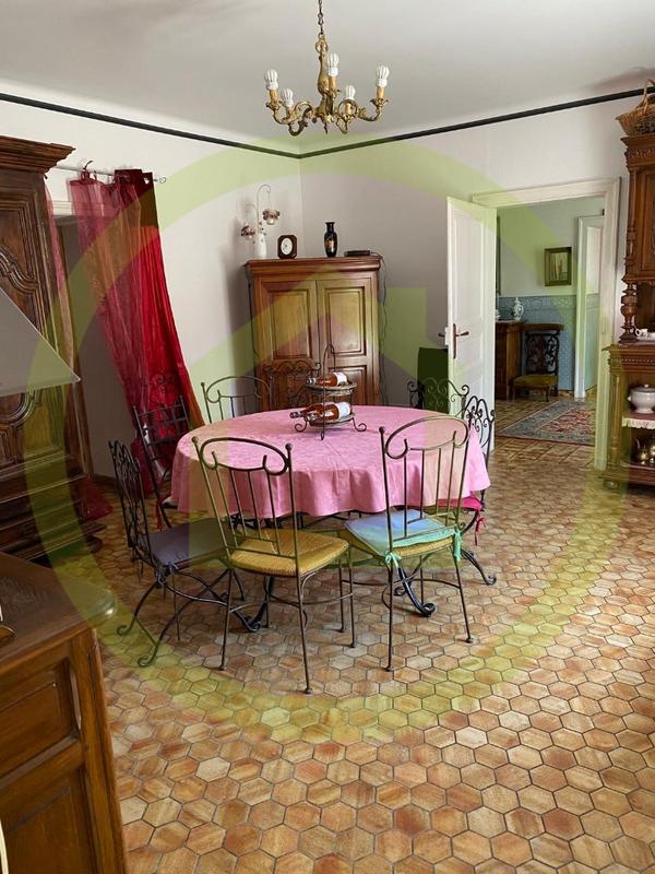 Maison - 310 m² - 17 pièces