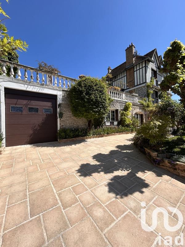 Maison - 210 m² - 10 pièces