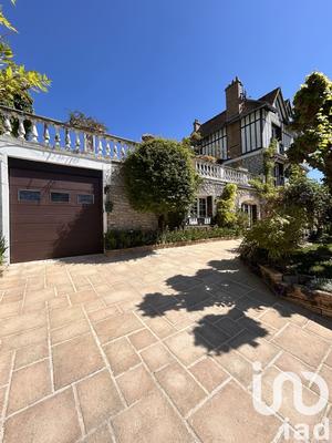 Maison - 210 m² - 10 pièces