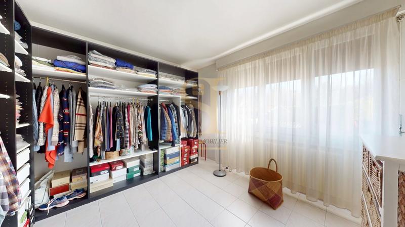 Maison - 180 m² - 8 pièces