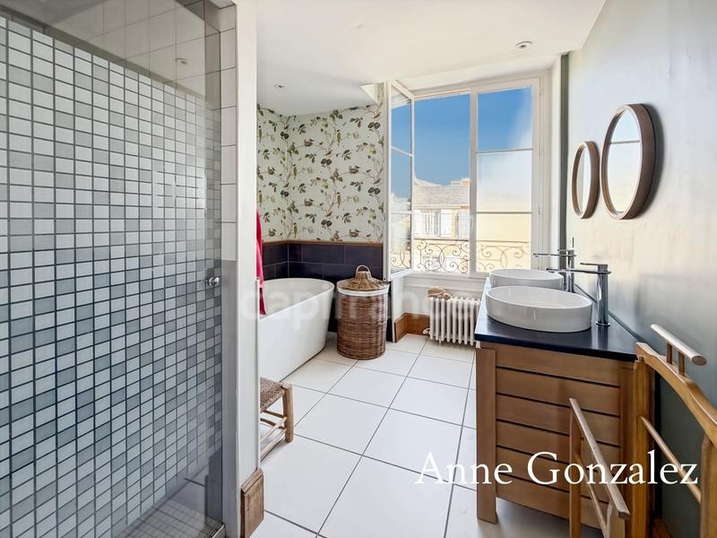 Maison bourgeoise - 275 m² - 9 pièces