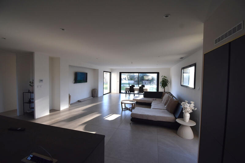 Maison - 202 m² - 5 pièces