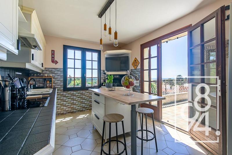 Maison - 180 m² - 6 pièces