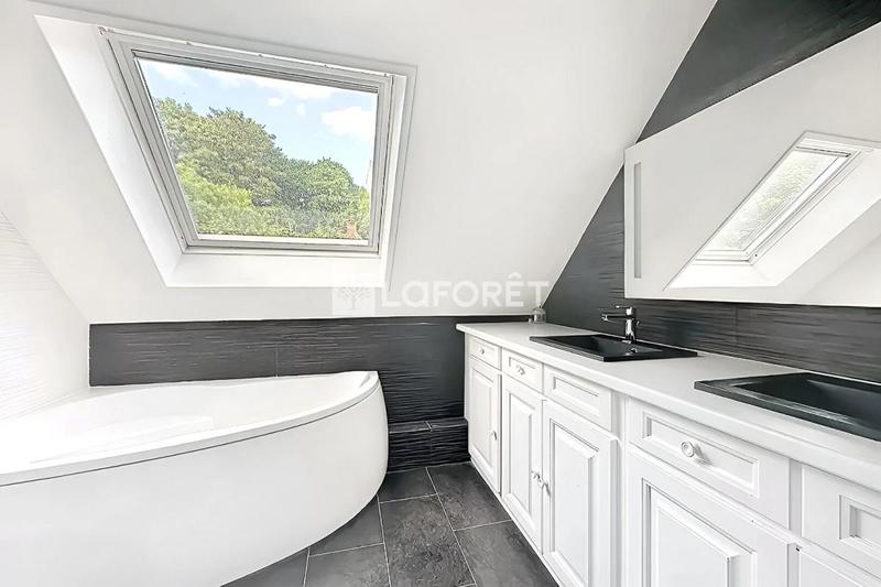 Demeure - 106 m² - 6 pièces