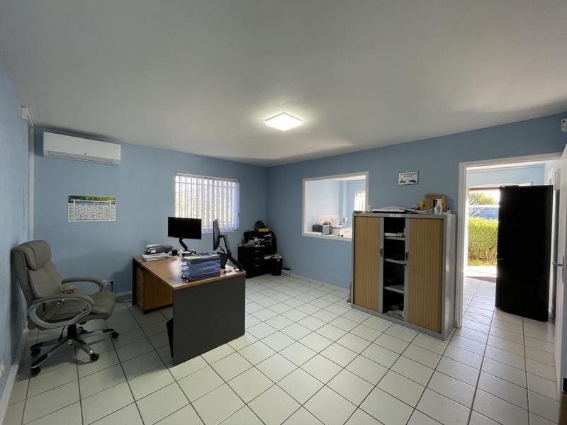 Local d'activités - 200 m² - 4 pièces