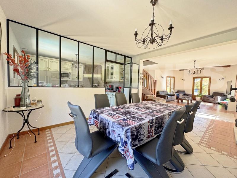 Maison - 243 m² - 8 pièces