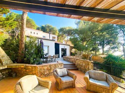 Maison - 213 m² - 6 pièces