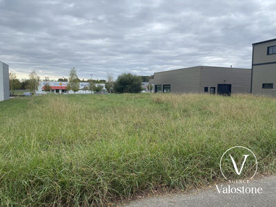 Terrain commercial - 2 552 m²
