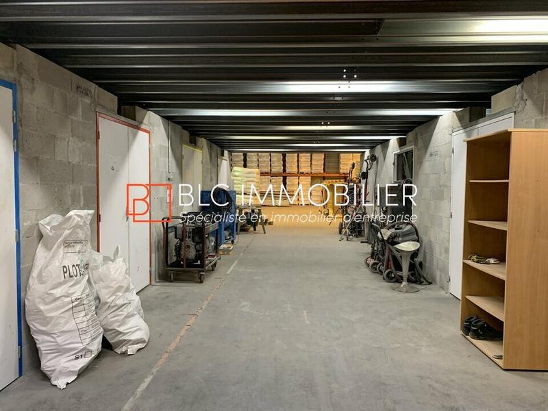 Entrepôt - 1 150 m²