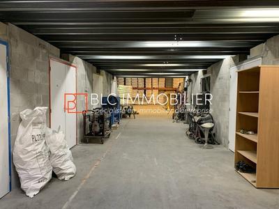 Entrepôt - 1 150 m²