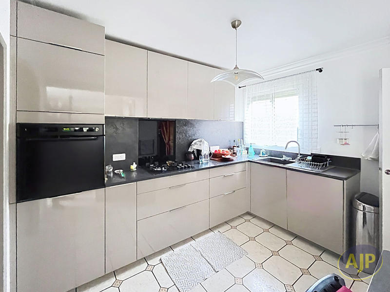 Maison - 121 m² - 5 pièces