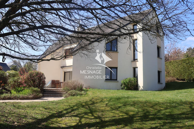 Maison contemporaine - 211 m² - 8 pièces