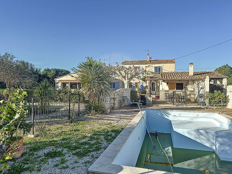 Mas - 300 m² - 12 pièces