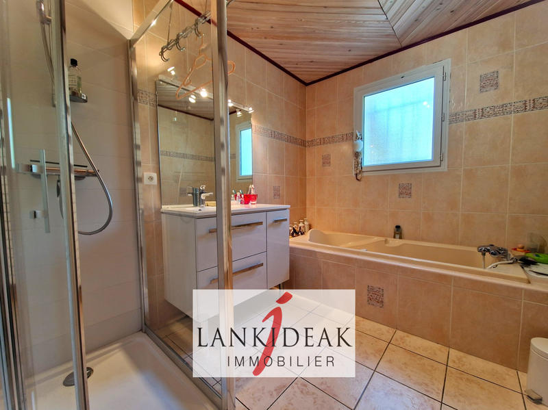 Maison - 194 m² - 6 pièces