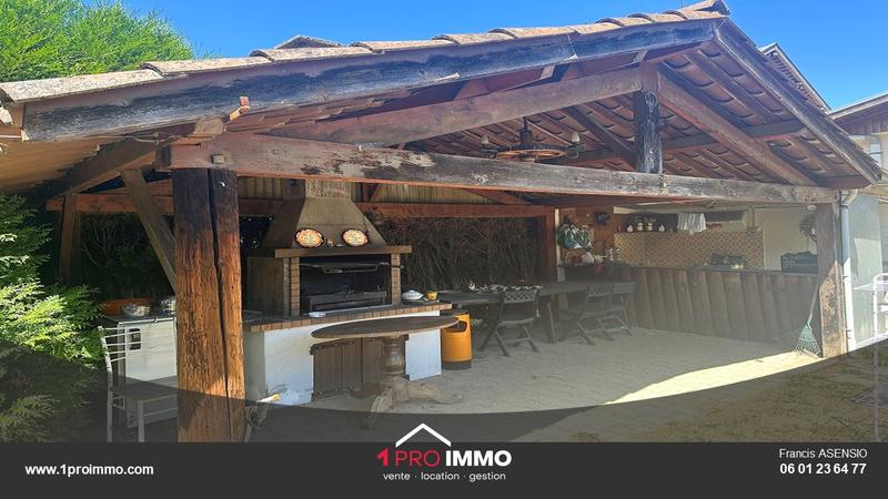 Maison - 252 m² - 9 pièces