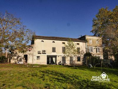 Demeure - 220 m² - 8 pièces