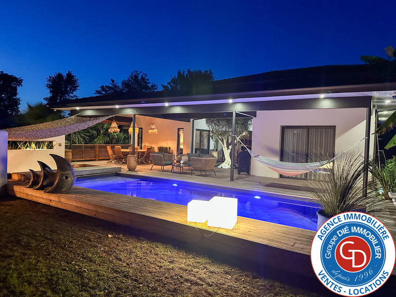 Maison - 204 m² - 7 pièces