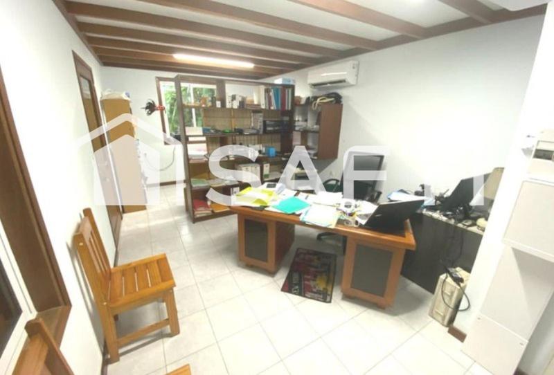 Maison - 230 m² - 8 pièces