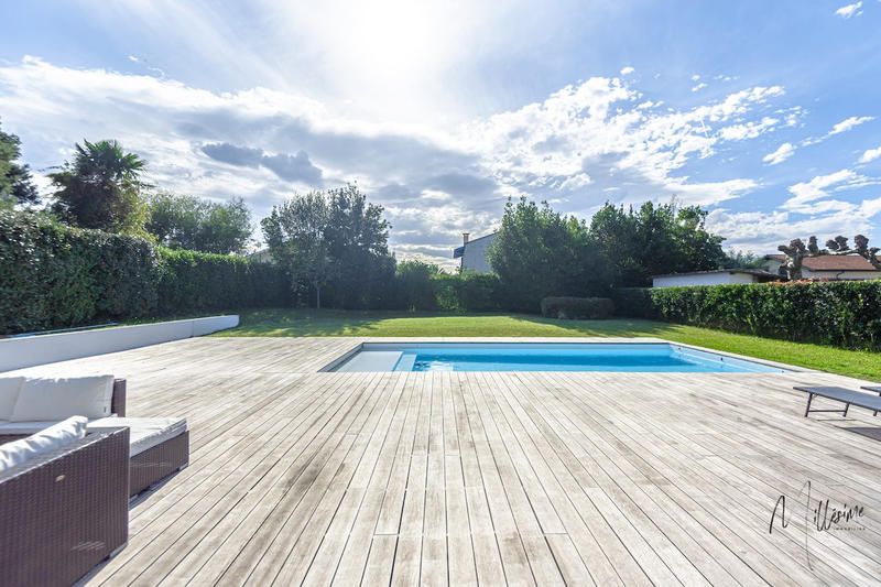 Maison - 290 m² - 6 pièces