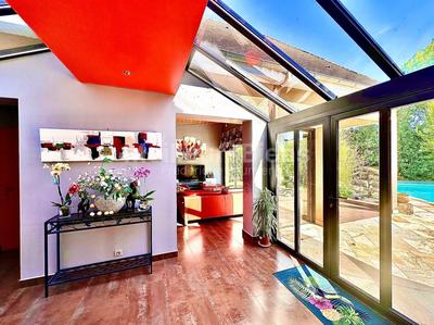 Maison - 275 m² - 9 pièces