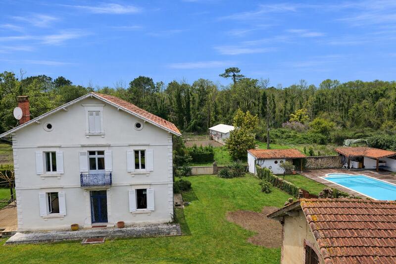 Maison bourgeoise - 220 m² - 6 pièces