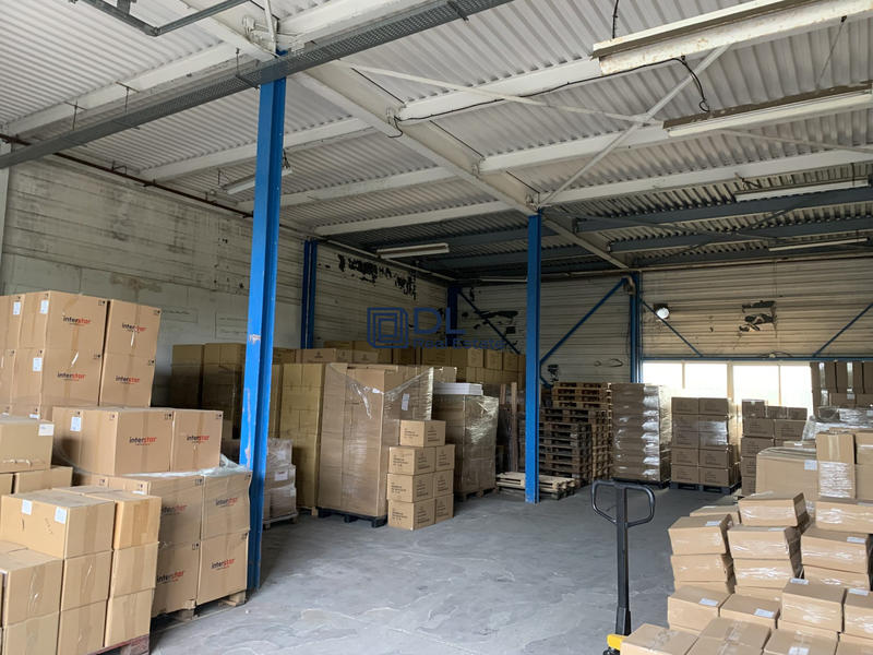 Entrepôt - 1 220 m²