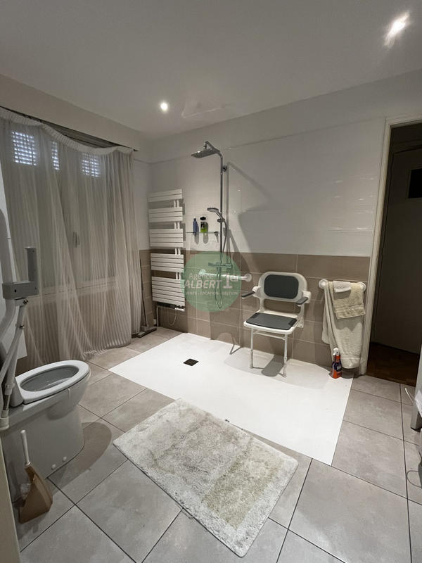 Maison - 215 m² - 8 pièces