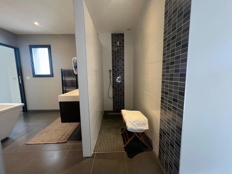 Maison - 185 m² - 5 pièces