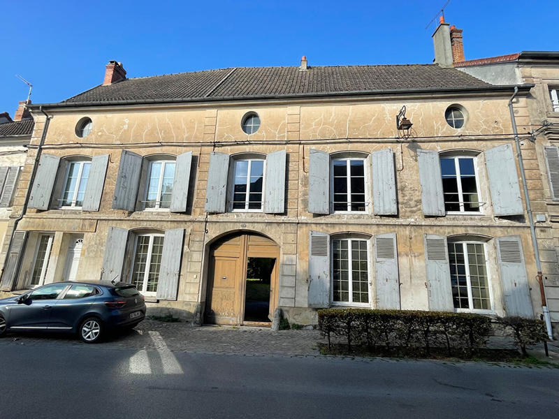 Maison - 317 m² - 13 pièces