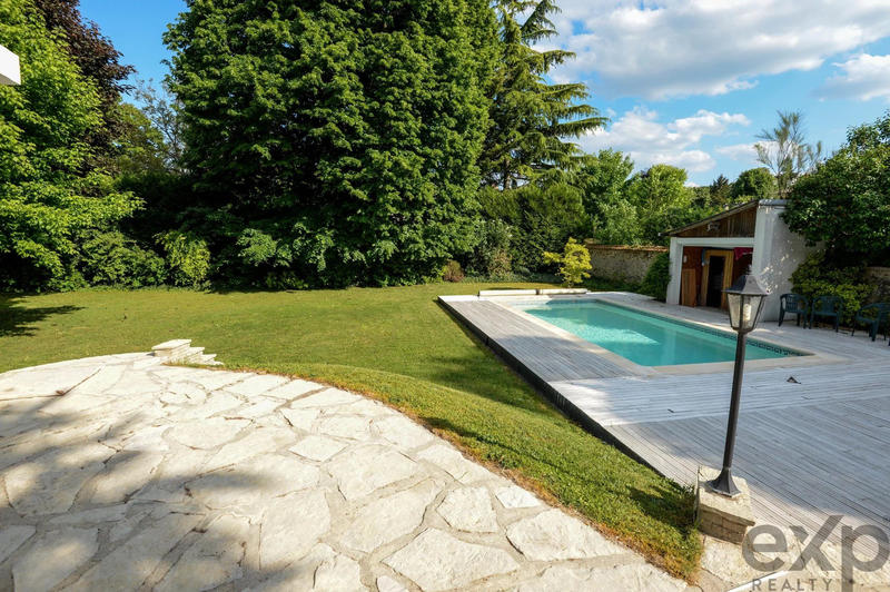 Maison - 318 m² - 10 pièces