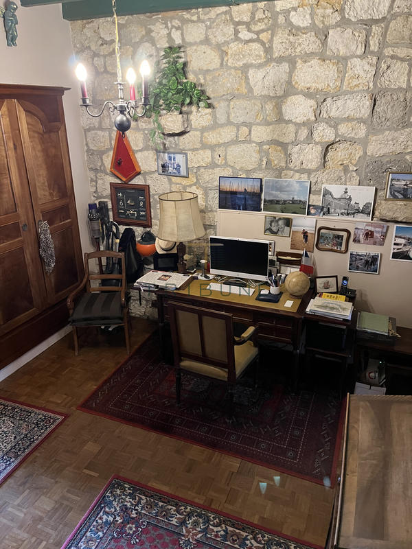 Maison - 325 m² - 12 pièces