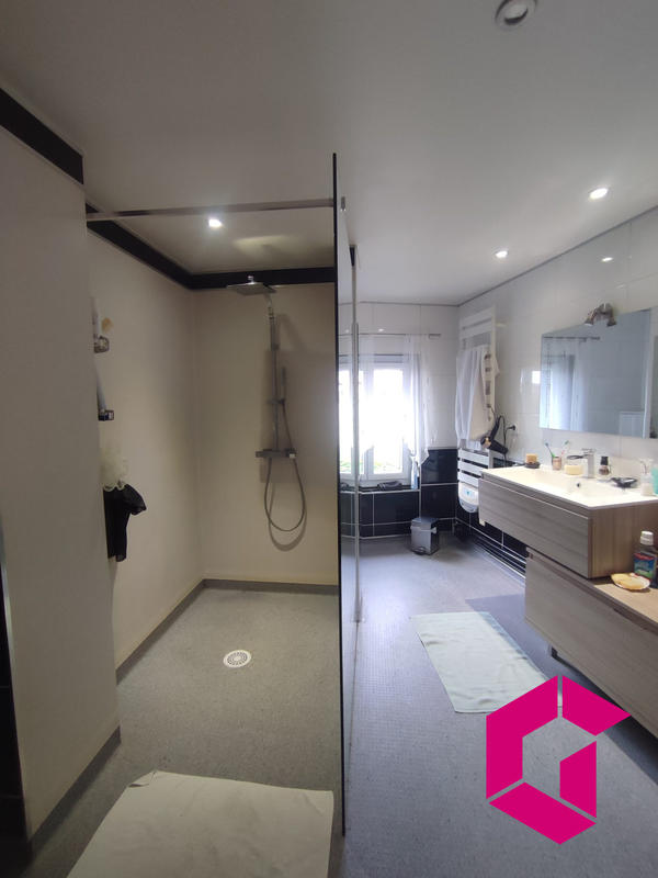 Villa - 178 m² - 9 pièces