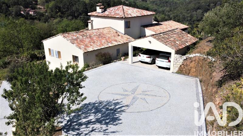 Maison - 328 m² - 8 pièces