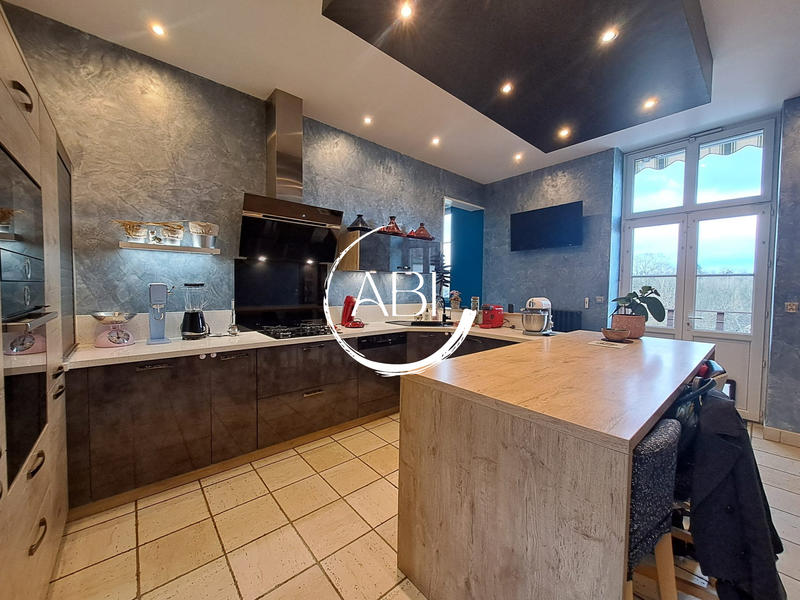 Maison - 231 m² - 8 pièces