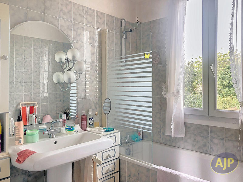 Maison - 122 m² - 6 pièces