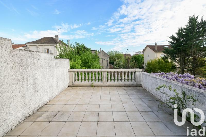 Maison - 230 m² - 5 pièces
