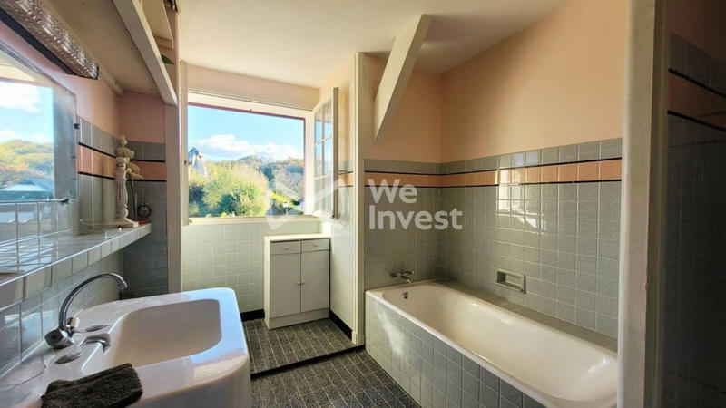 Maison - 220 m² - 7 pièces