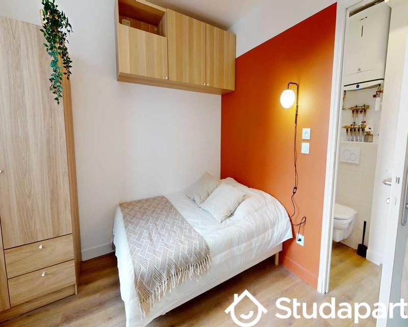 Chambre - 70 m² - 1 pièce