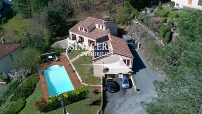 Villa - 198 m² - 10 pièces