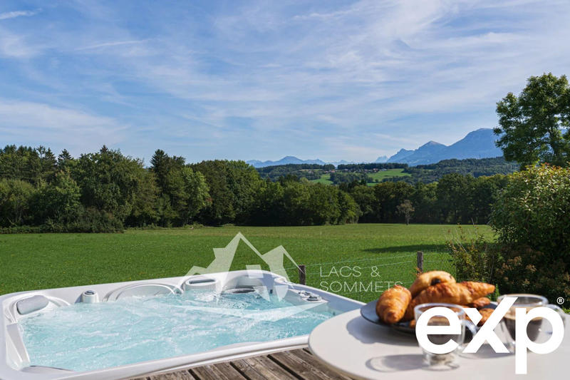 Villa - 243 m² - 9 pièces