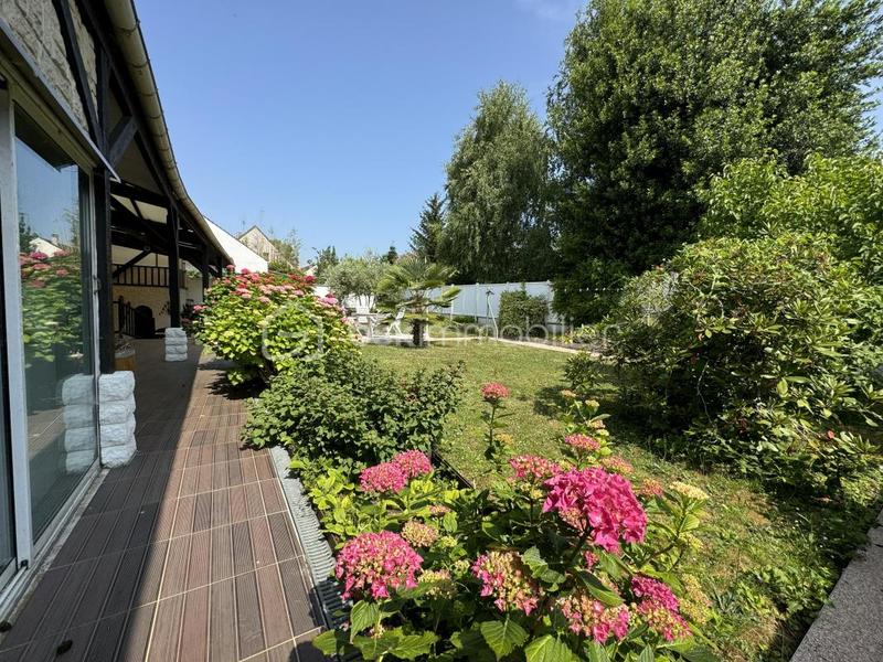 Propriété - 261 m² - 10 pièces