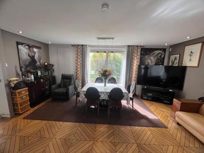 Maison - 207 m² - 10 pièces